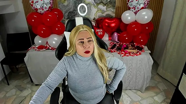 Snapshot of Danna_topless chatting on 02.21.25 Danna topless online show from 02.21.25