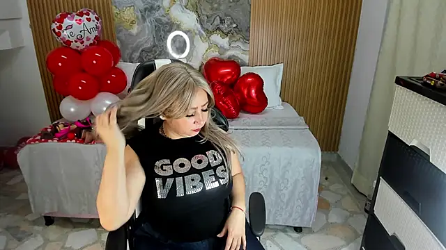 Snapshot of Danna_topless chatting on 03.03.25 Danna topless online show from 03.03.25