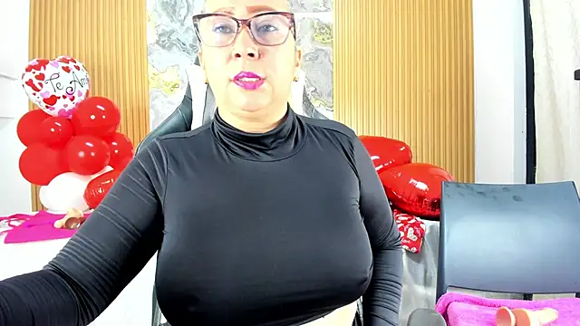 Snapshot of Danna_topless chatting on 03.17.25 Danna topless online show from 03.17.25
