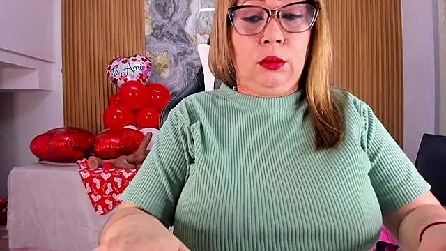 Snapshot of Danna_topless chatting on 03.21.25 Danna topless online show from 03.21.25
