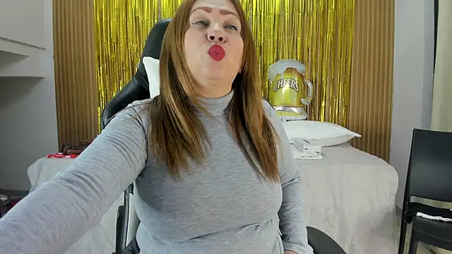 Snapshot of Danna_topless chatting on 10.20.25 Danna topless online show from 10.20.25