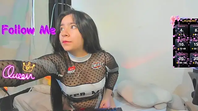 Snapshot of litle_mily_ chatting on 04.09.26 litle mily online show from 04.09.26