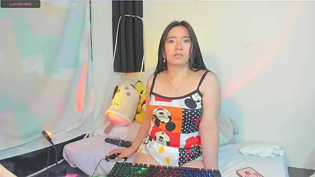 Snapshot of litle_mily_ chatting on 04.14.26 litle mily online show from 04.14.26