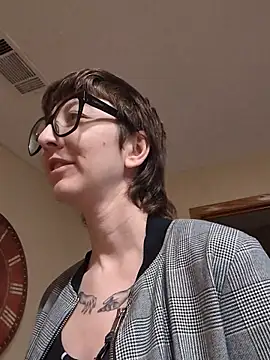 lovelylucyy online show from 12.21.25