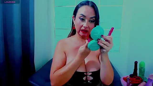 Snapshot of IsaSixty9 chatting on 03.05.25 IsaSixty9 online show from 03.05.25