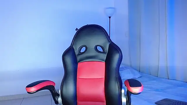 Snapshot of lous_g chatting on 12.06.24 lous g online show from 12.06.24