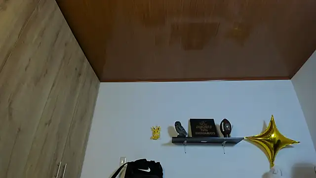 julian wallace online show from 11.04.25