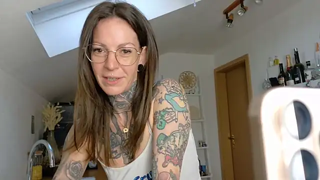 BrownieyQueen online show from 04.03.26