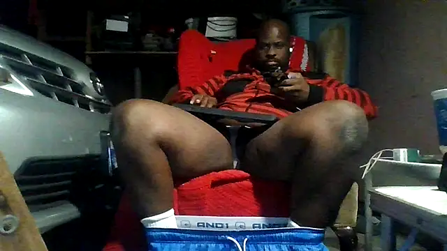 Snapshot of HBYAM chatting on 10.29.25 HBYAM online show from 10.29.25