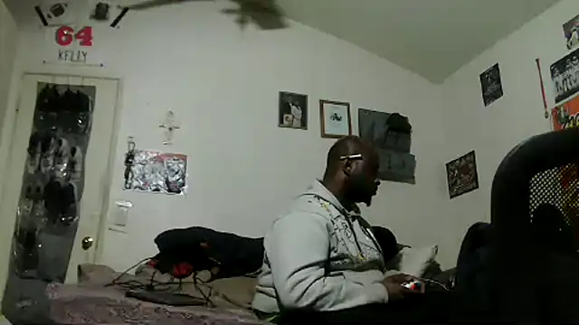 Snapshot of HBYAM chatting on 11.22.25 HBYAM online show from 11.22.25