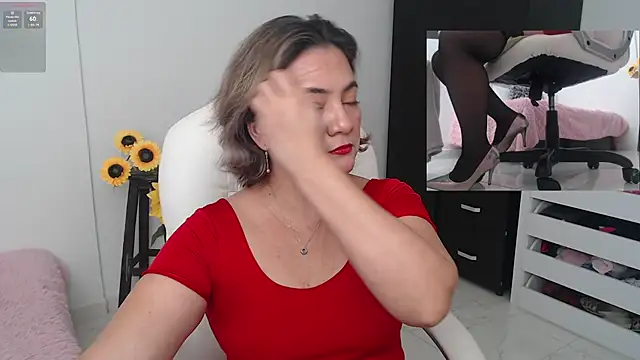 Snapshot of Chiraz_hasnaa chatting on 12.03.24 Chiraz hasnaa online show from 12.03.24