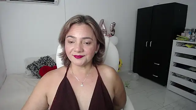 Snapshot of Chiraz_hasnaa chatting on 01.20.25 Chiraz hasnaa online show from 01.20.25