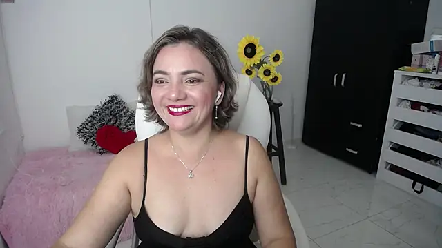 Snapshot of Chiraz_hasnaa chatting on 02.21.25 Chiraz hasnaa online show from 02.21.25