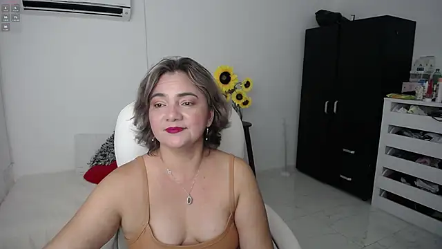 Snapshot of Chiraz_hasnaa chatting on 03.04.25 Chiraz hasnaa online show from 03.04.25