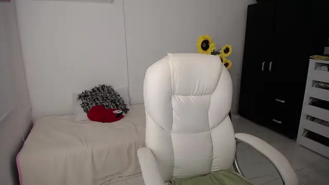 Snapshot of Chiraz_hasnaa chatting on 03.15.25 Chiraz hasnaa online show from 03.15.25