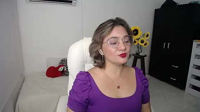 Snapshot of Chiraz_hasnaa chatting on 03.22.25 Chiraz hasnaa online show from 03.22.25