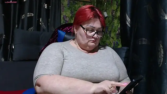 Snapshot of Goddess57 chatting on 02.12.25 Goddess57 online show from 02.12.25