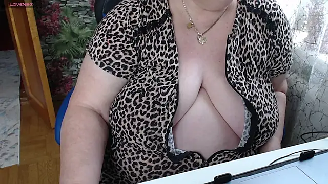 Snapshot of Goddess57 chatting on 03.01.25 Goddess57 online show from 03.01.25