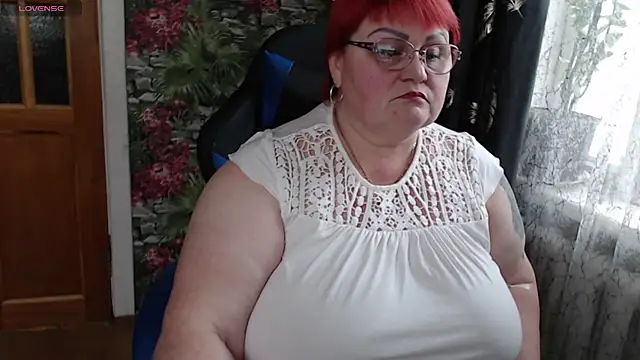 Snapshot of Goddess57 chatting on 03.08.25 Goddess57 online show from 03.08.25