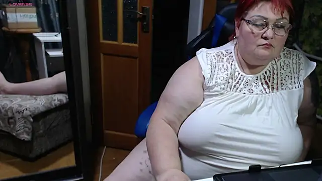 Snapshot of Goddess57 chatting on 03.12.25 Goddess57 online show from 03.12.25