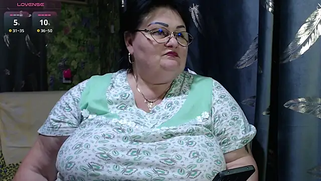 Snapshot of Goddess57 chatting on 09.15.25 Goddess57 online show from 09.15.25