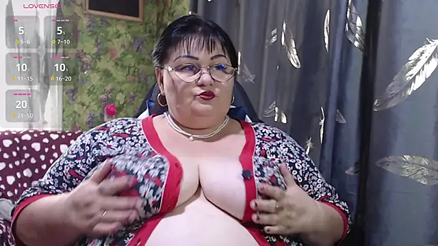 Snapshot of Goddess57 chatting on 09.26.25 Goddess57 online show from 09.26.25