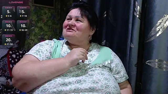 Snapshot of Goddess57 chatting on 09.26.25 Goddess57 online show from 09.26.25