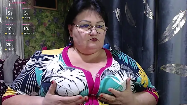 Snapshot of Goddess57 chatting on 10.01.25 Goddess57 online show from 10.01.25