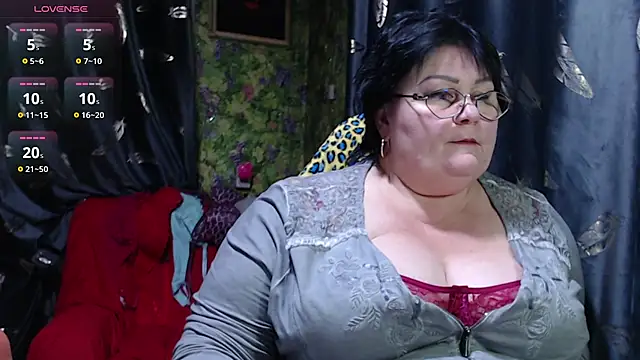 Snapshot of Goddess57 chatting on 10.13.25 Goddess57 online show from 10.13.25