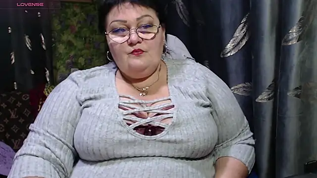 Snapshot of Goddess57 chatting on 11.01.25 Goddess57 online show from 11.01.25