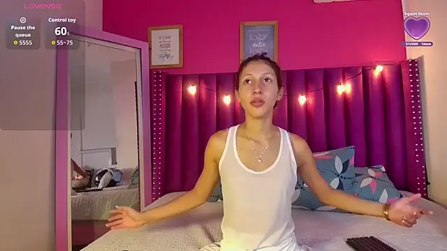 Snapshot of Beautifulskinny18 chatting on 03.21.26 Beautifulskinny18 online show from 03.21.26