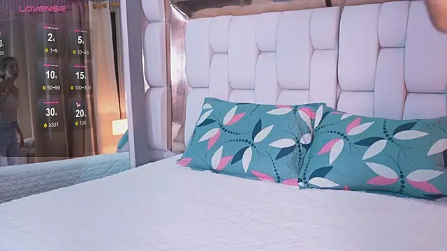 Snapshot of Beautifulskinny18 chatting on 04.15.26 Beautifulskinny18 online show from 04.15.26