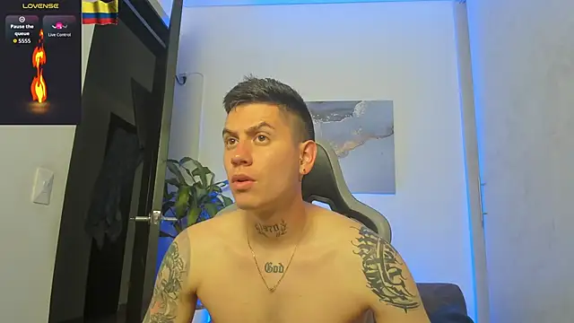 Snapshot of Yeiko_Romero_ chatting on 10.27.25 Yeiko Romero online show from 10.27.25