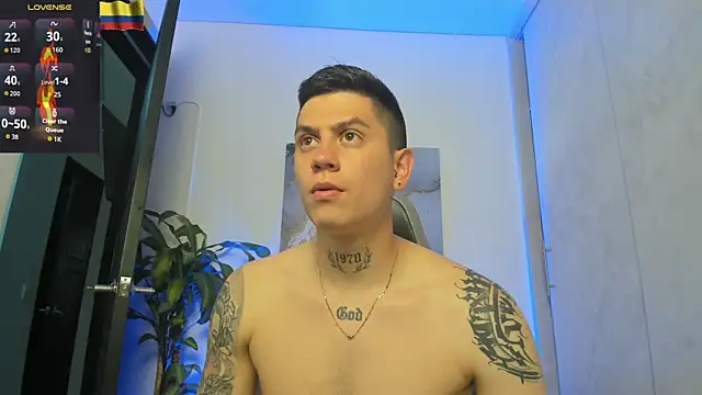 Snapshot of Yeiko_Romero_ chatting on 10.28.25 Yeiko Romero online show from 10.28.25