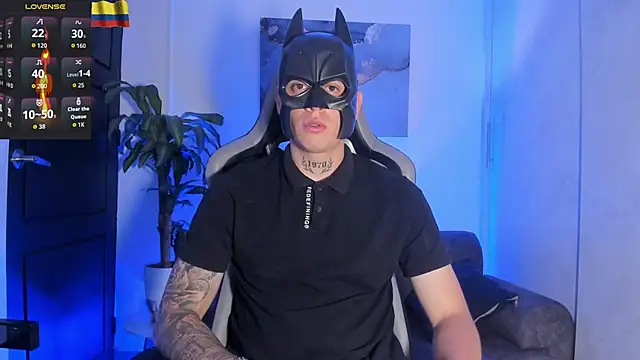 Snapshot of Yeiko_Romero_ chatting on 10.31.25 Yeiko Romero online show from 10.31.25