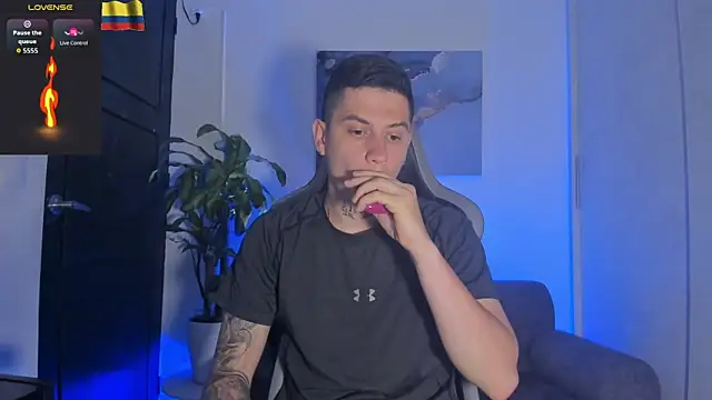 Snapshot of Yeiko_Romero_ chatting on 11.05.25 Yeiko Romero online show from 11.05.25