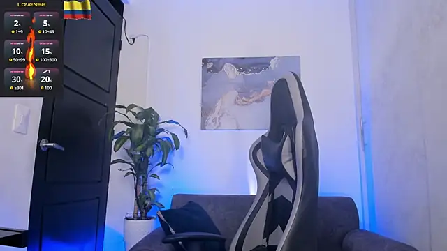 Snapshot of Yeiko_Romero_ chatting on 11.07.25 Yeiko Romero online show from 11.07.25