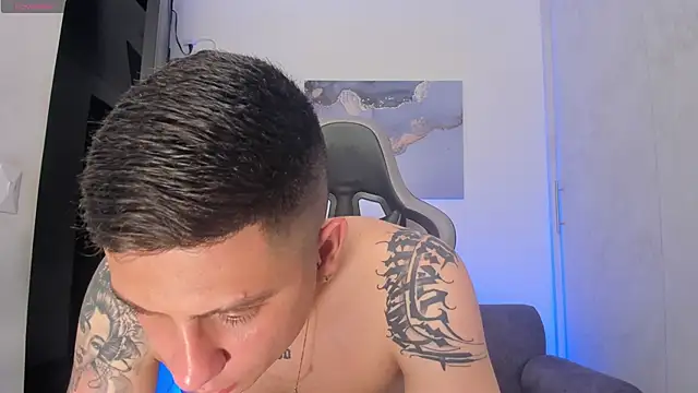 Snapshot of Yeiko_Romero_ chatting on 11.10.25 Yeiko Romero online show from 11.10.25