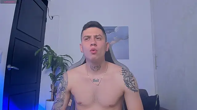 Snapshot of Yeiko_Romero_ chatting on 11.12.25 Yeiko Romero online show from 11.12.25