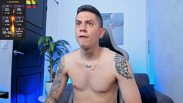 Snapshot of Yeiko_Romero_ chatting on 11.19.25 Yeiko Romero online show from 11.19.25