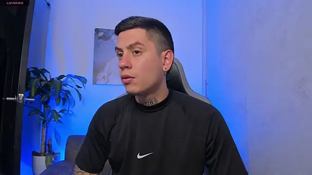 Snapshot of Yeiko_Romero_ chatting on 11.27.25 Yeiko Romero online show from 11.27.25