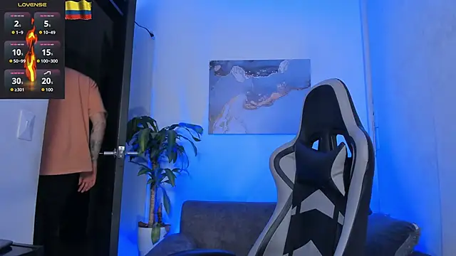 Snapshot of Yeiko_Romero_ chatting on 11.30.25 Yeiko Romero online show from 11.30.25