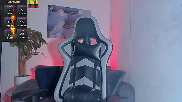 Snapshot of Yeiko_Romero_ chatting on 12.13.25 Yeiko Romero online show from 12.13.25