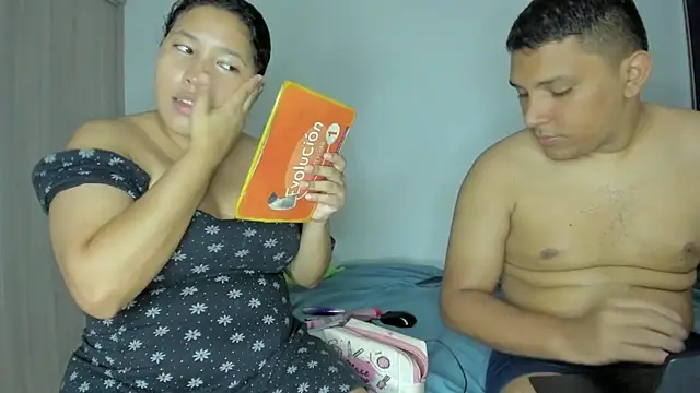 Snapshot of sweets_couple69 chatting on 12.23.25 sweets couple69 online show from 12.23.25