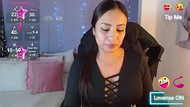 Snapshot of Paulina_627 chatting on 12.04.25 Paulina 627 online show from 12.04.25