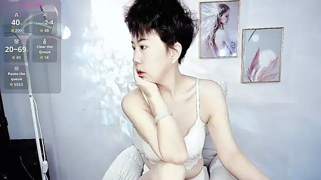 Snapshot of 9ering-Er chatting on 11.05.25 9ering-Er online show from 11.05.25