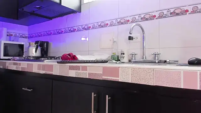 Emma-evans online show from 03.20.25