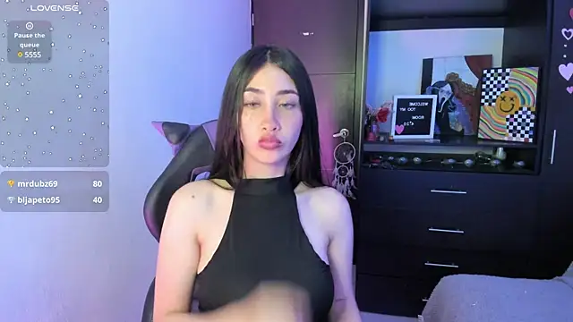 Emilytafur online show from 01.11.25