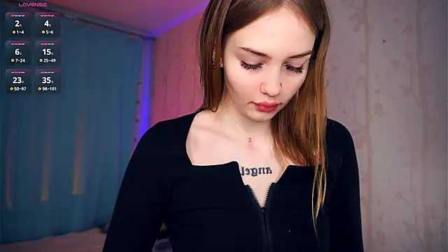 Snapshot of WiloneDimmick chatting on 11.25.25 WiloneDimmick online show from 11.25.25