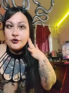 Snapshot of l1la_Rav3n chatting on 10.31.25 l1la Rav3n online show from 10.31.25